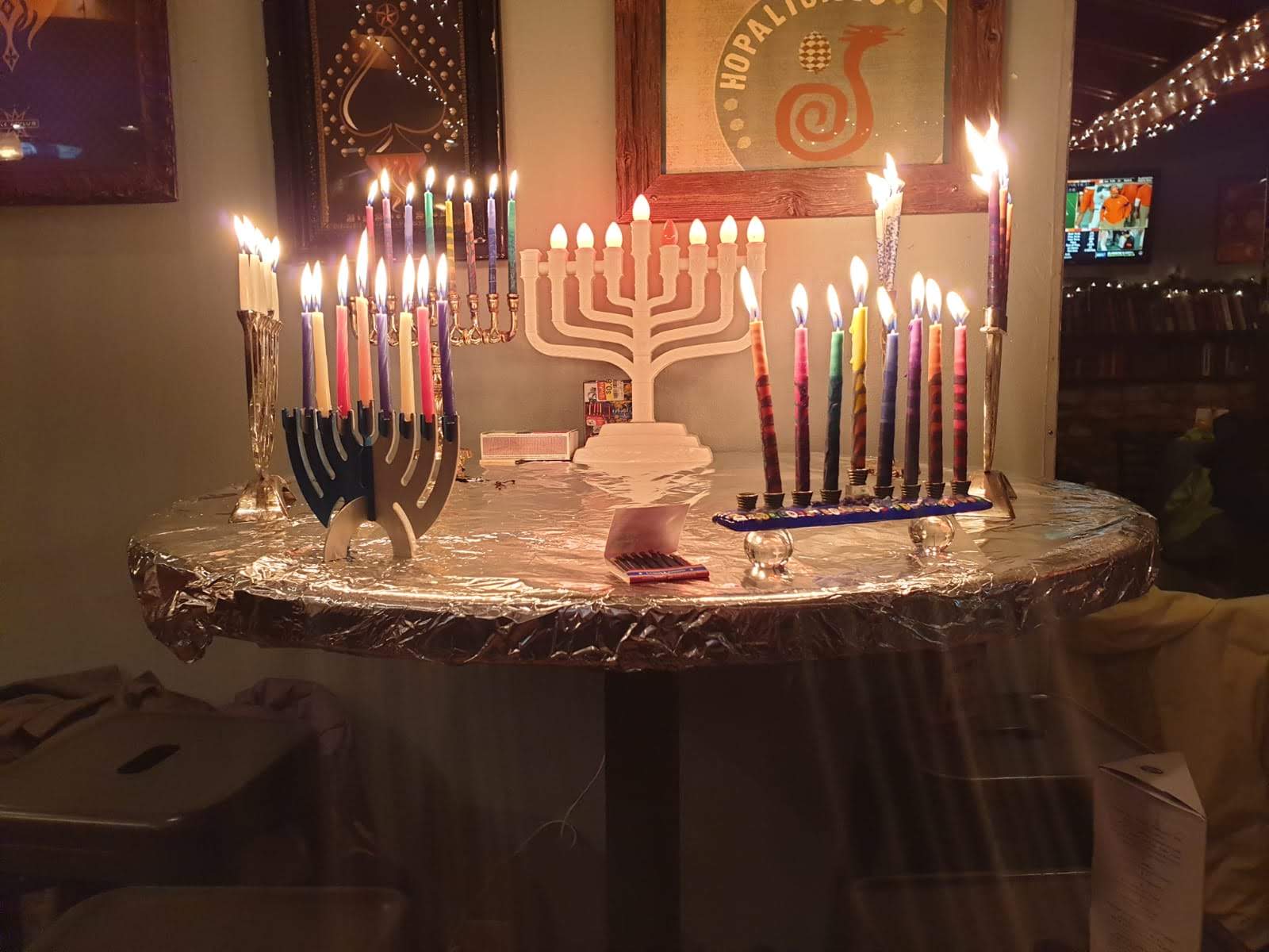 חנוכיות דלוקות