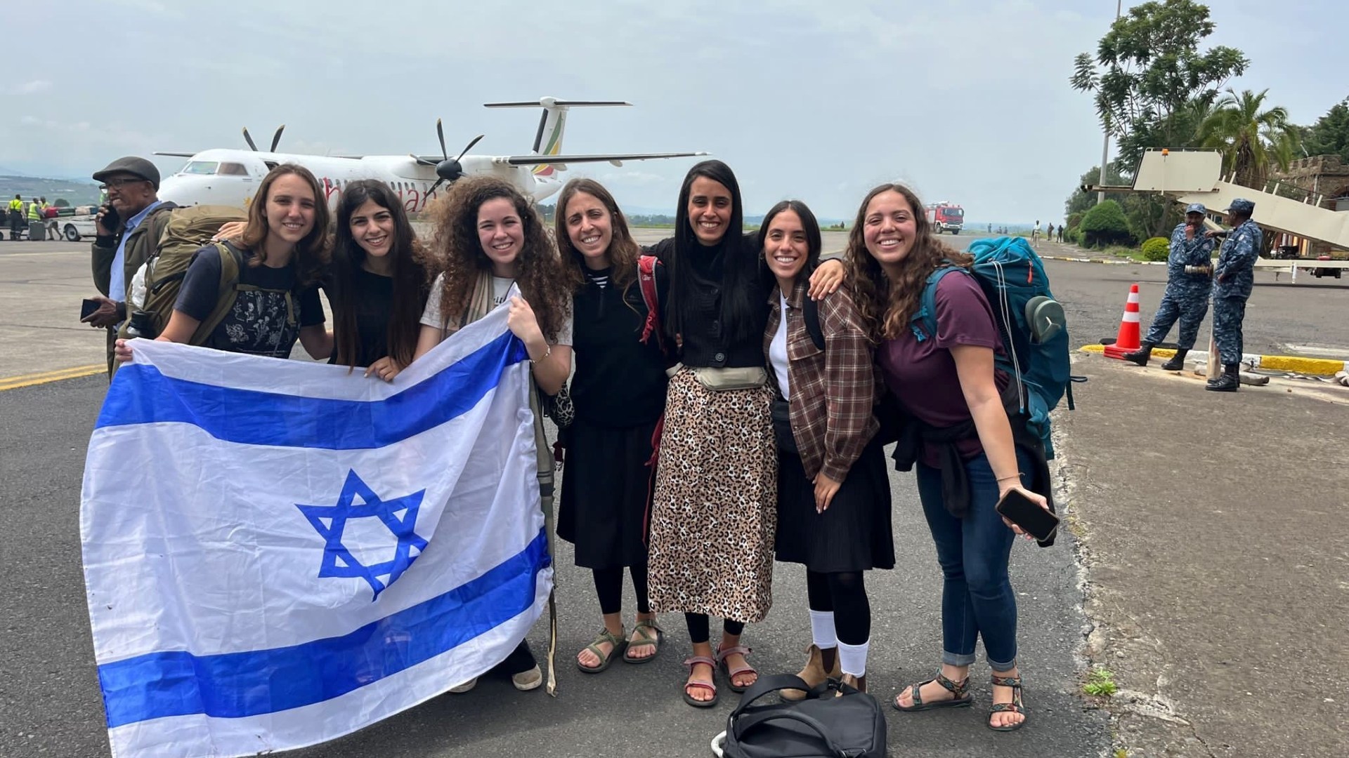 בנות ממשלחת ההצלה לגונדר